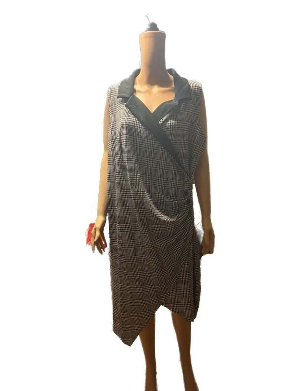Almost Famous Plus Size Black and White Houndstooth Plaid Sleeveless Wrap Dress